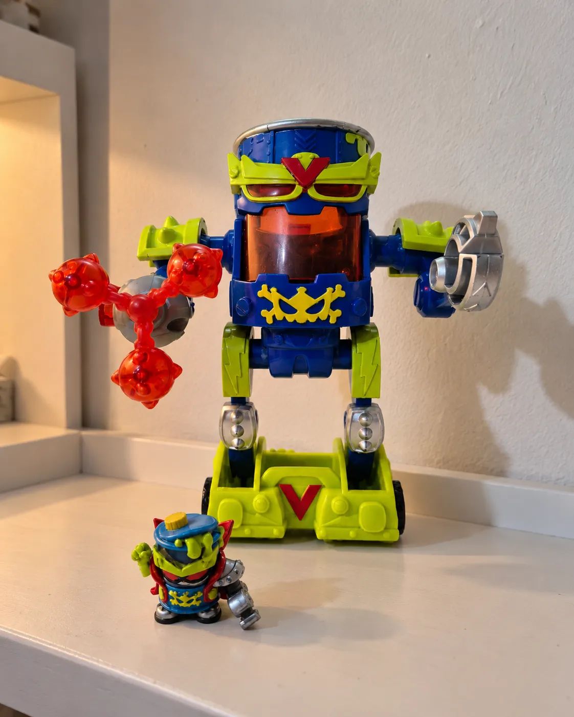 Magicbox Kazoom Power Ultra Striker Mr King – robot transformabil cu figurină